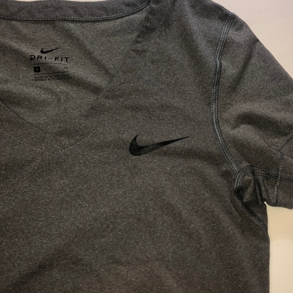 Tight Nike t-shirt - Picture 2 of 3